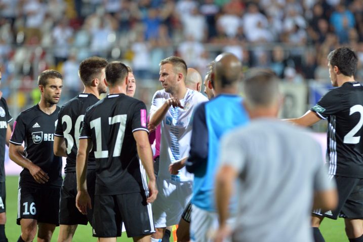 Dvojbena odluka suca Strukana, Bradarićevo isključenje i igrač manje u Kekovoj momčadi raspirio je naboj i prkos RijeKinih igrača / Foto Damir ŠKOMRLJ