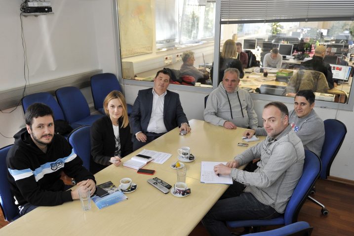 Denis Povh, Marija Zaputović, Dubravko Nonković s ekipom Novog lista Kristianom Sirotichem, Ivanom Volarićem i Darkom Pajićem