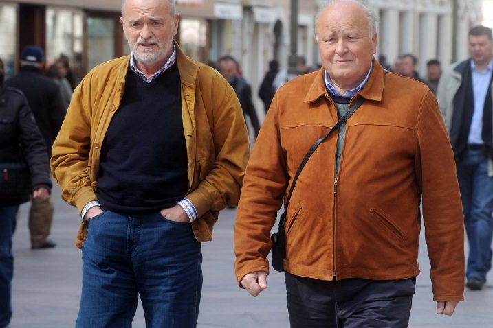 Prva slika: Luka Denona i Slavko Linić (Snimio R. BRMALJ); druga slika: Ana Vičević, Slavko Linić i Snježana Herak danas u Tinjanu (Foto Istarski.hr)