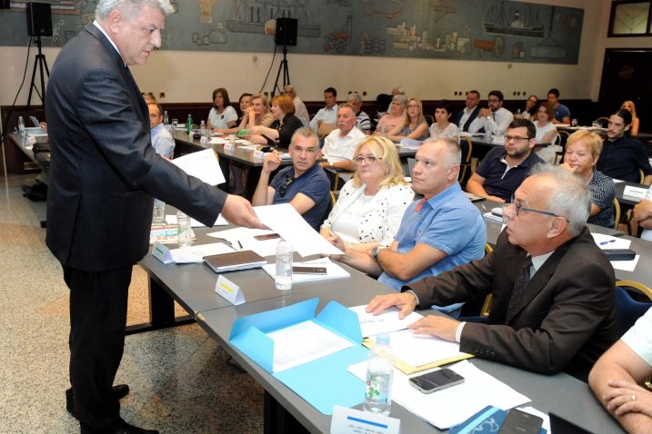 Hrvoje Burić podržao Komadininio izvješće o proračunu i radu  / M. GRACIN/Arhiva NL