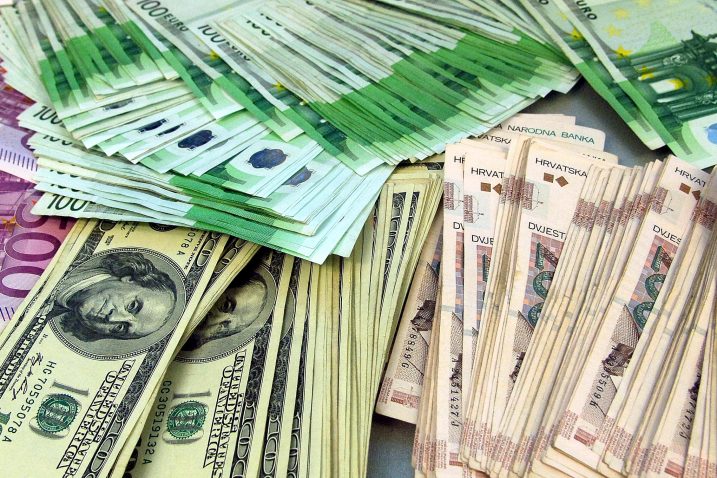 Državi treba, kažu banke, barem 1,5 milijardi kuna mjesečno / Foto  V. KARUZA