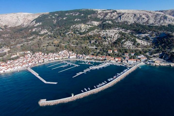 Vizualizacija budućeg izgleda bašćanske luke koja bi uskoro mogla postati nezaobilaznim portom turističkih brodara / Foto: ŽLU KRK