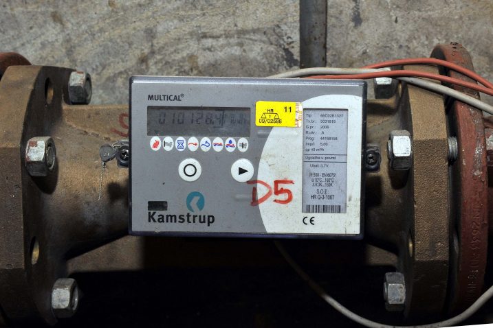 Do kraja godine, kaže Zakon o tržištu toplinske energije, razdjelnike moraju ugraditi sve zgrade s više od dva stana / Snimio Silvano JEŽINA