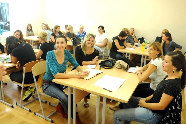 Nova prilika za diplomirane ekonomistice, arhitektice, više fizoterapeutkinje, diplomirane sanitarne inženjerke i frizerke / snimio marko Gracin
