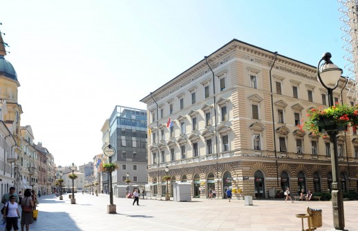 Poslovna zgrada Hrvatske pošte  na Korzu prodana je za 5,6 milijuna eura / Foto V. KARUZA