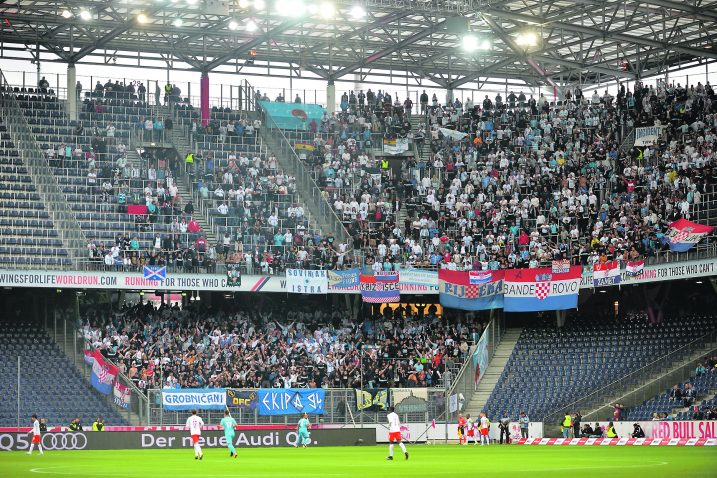 Armada je ove sezone već u velikom broju bodrila bijele u Salzburgu / snimio D. ŠKOMRLJ