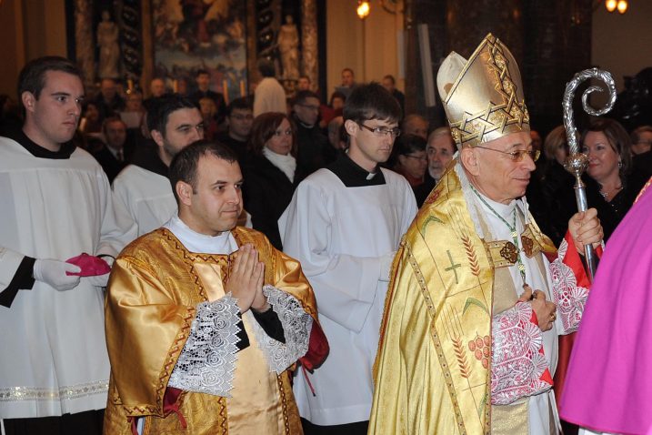 SInoć je u katedrali sv. Vida svečanom večernjom počelo euharistijsko slavlje / Foto I.TOMIĆ