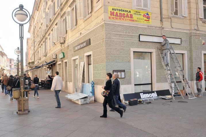 Prostor na Korzu 41e posljednjih je godina često mijenjao asortiman, a sada će promijeniti i zakupca / Foto Arhiv NL