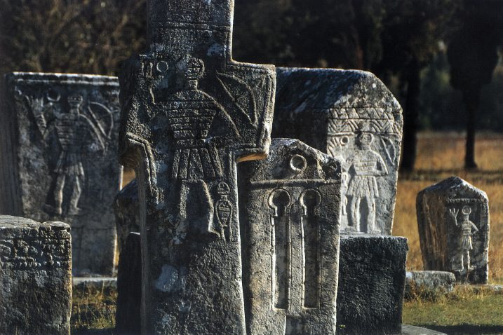 Bogumilska pisana ostavština je skromna i prepuna nedorečenosti, mnoga povijesna vrela su uništena, a neka neistražena – stećci