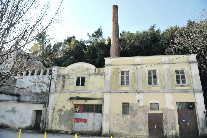 Zaštićena tvornička zgrada iz 1905. godine u vrlo je lošem stanju / Foto Vedran KARUZA