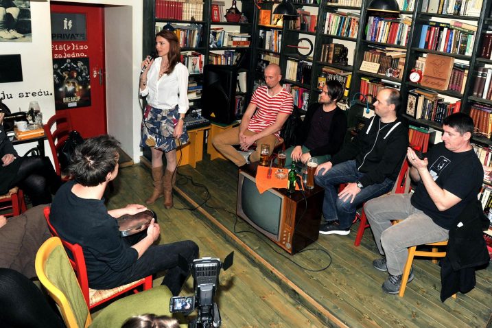 S tribine o pisanju u »Dnevnom boravku« – Ana Jergović, Davor Mandić, Dean Durić, Zoran Krušvar i Alen Kapidžić / Foto: D. ŠKOMRLJ