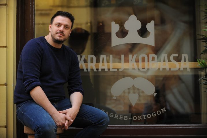 Sreet food je izvrstan teren za kulinarsku scenu, jer dozvoljava kuharu kreativnost, a u isto vrijeme dozvoljava konzumentu da za razmjerno normalne novce jede autorski rad - Mate Janković / Snimio Davor KOVAČEVIĆ