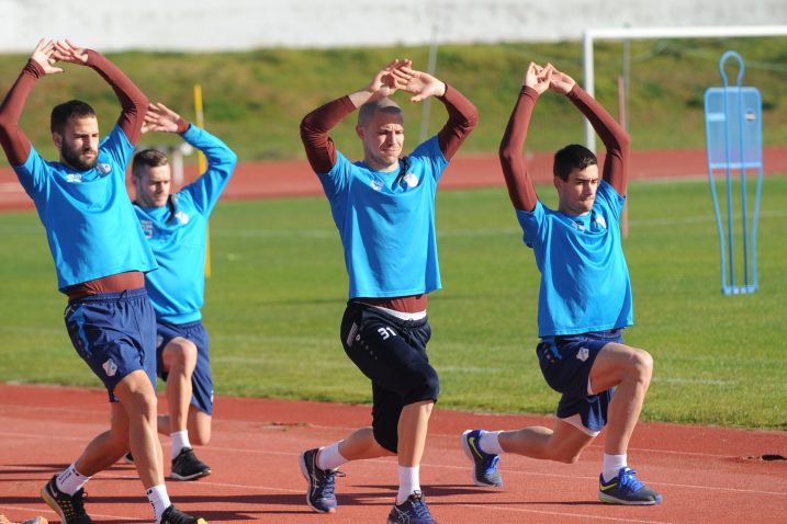 Zagrijavanje – Aleksandar Šofranac na treningu u Albufeiri u društvu Čanađije, Martića i Totića / Foto Ivan VOLARIĆ