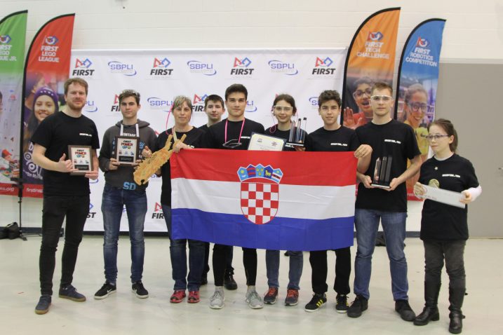 Natjecanje se održalo u Hempsteadu, a riječki tim činili su učenici: Borna Massari, Elizaveta Chernova, Darijan Jelušić, Andrej Čizmarević, Lucija Žužić, Luka Greblo i Ian Golob. Mentori uspješnih srednjoškolaca su Patricija Nikolaus i Goran Boneta