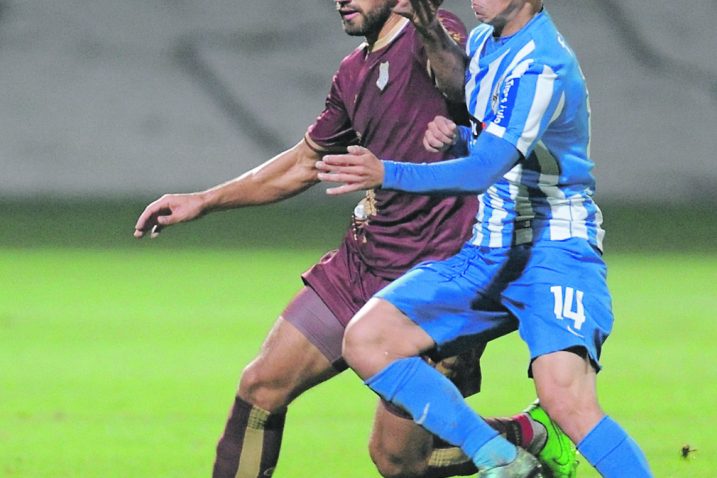 TEŠKA ZADAĆA – Ivan Fiolić u duelu s Matom Malešom / Foto D. JELINEK