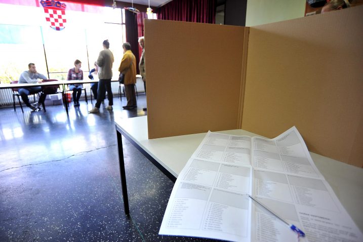 Birač sa svojim glasačkim listićem može napraviti što god hoće / Foto S. DRECHSLER