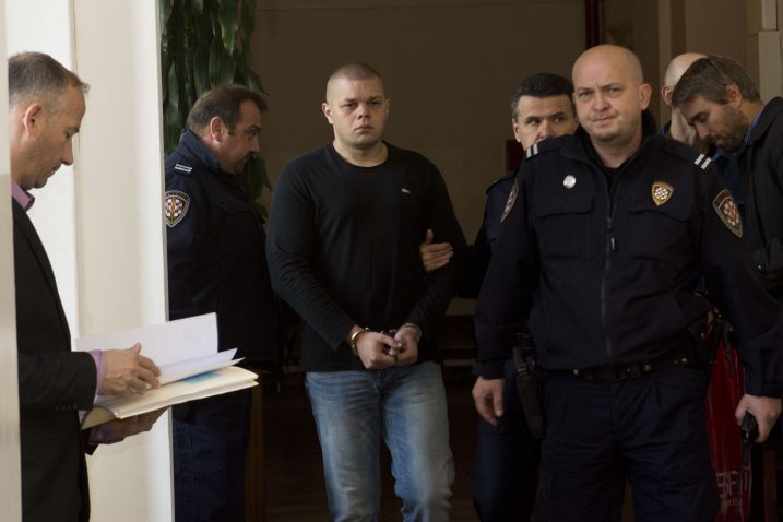 David Šteko dolazi iz pritvora u sudnicu / snimio Marin Aničić