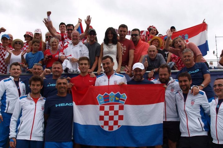 Uspjeh za pamćenje – Hrvatski reprezentativci sa stožerom i navijačima / Foto NL