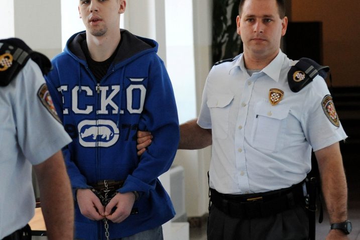 Kulišek je na sud doveden u lancima na rukama i nogama / Foto Silvano JEŽINA