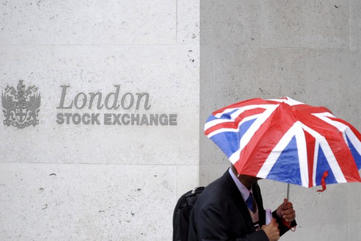 Hoće li britanski kišobran biti dovoljno velik da zaštiti sve zainteresirane / Foto REUTERS