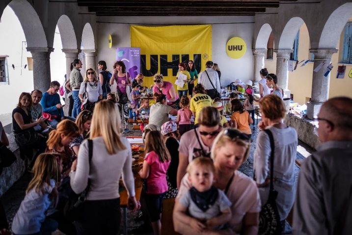 Kreativna radionica ‪#‎jUHU‬  na kojoj su najmlađi uz pomoć roditelja stvarali svoja umjetnička djela u 2D i 3D tehnici kolaža