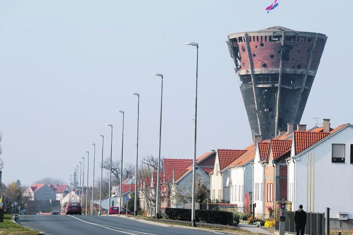 Konstrukcija vodotornja ostat će u današnjem obliku sa svih 640 rupa / FOTO ARHIV