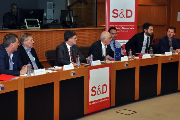 Sudionici panel rasprave u Europskom parlamentu na čelu s Toninom Piculom / snimio M. TRINAJSTIĆ