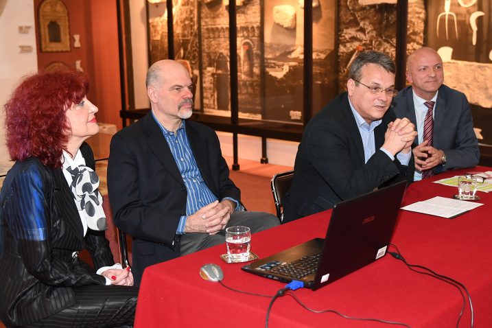 Moderatorica Elvira Marinković Škomrlj, prof. dr. Elvio Baccarini, prof. dr. Pero Lučin i prof. dr. Vladimir Mićović / Snimio Ivica TOMIĆ