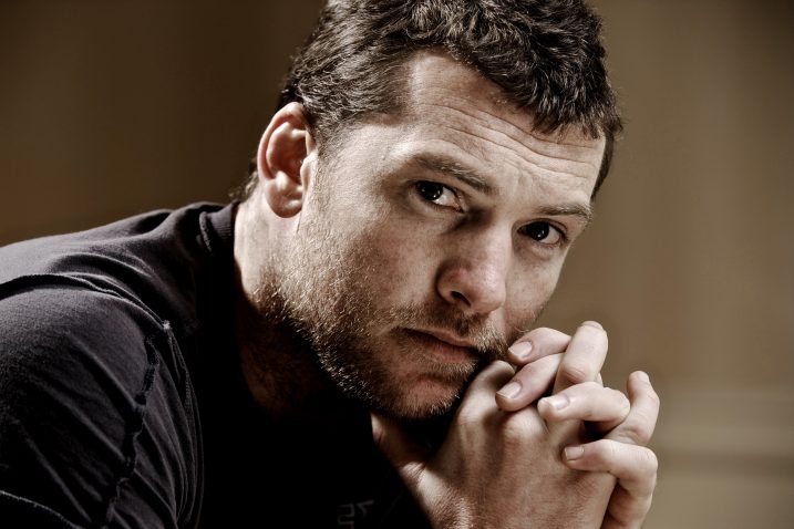 Sam Worthington ima sve što mu treba: talent, grubu facu koje vole žene i koja ne živcira muškarce, te izbor uloga...
