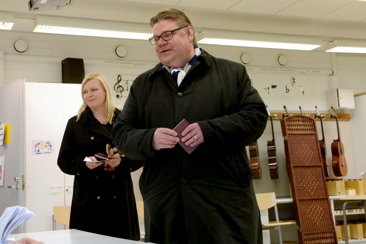 Timo Soini sa suprugom Tiinom / Reuters
