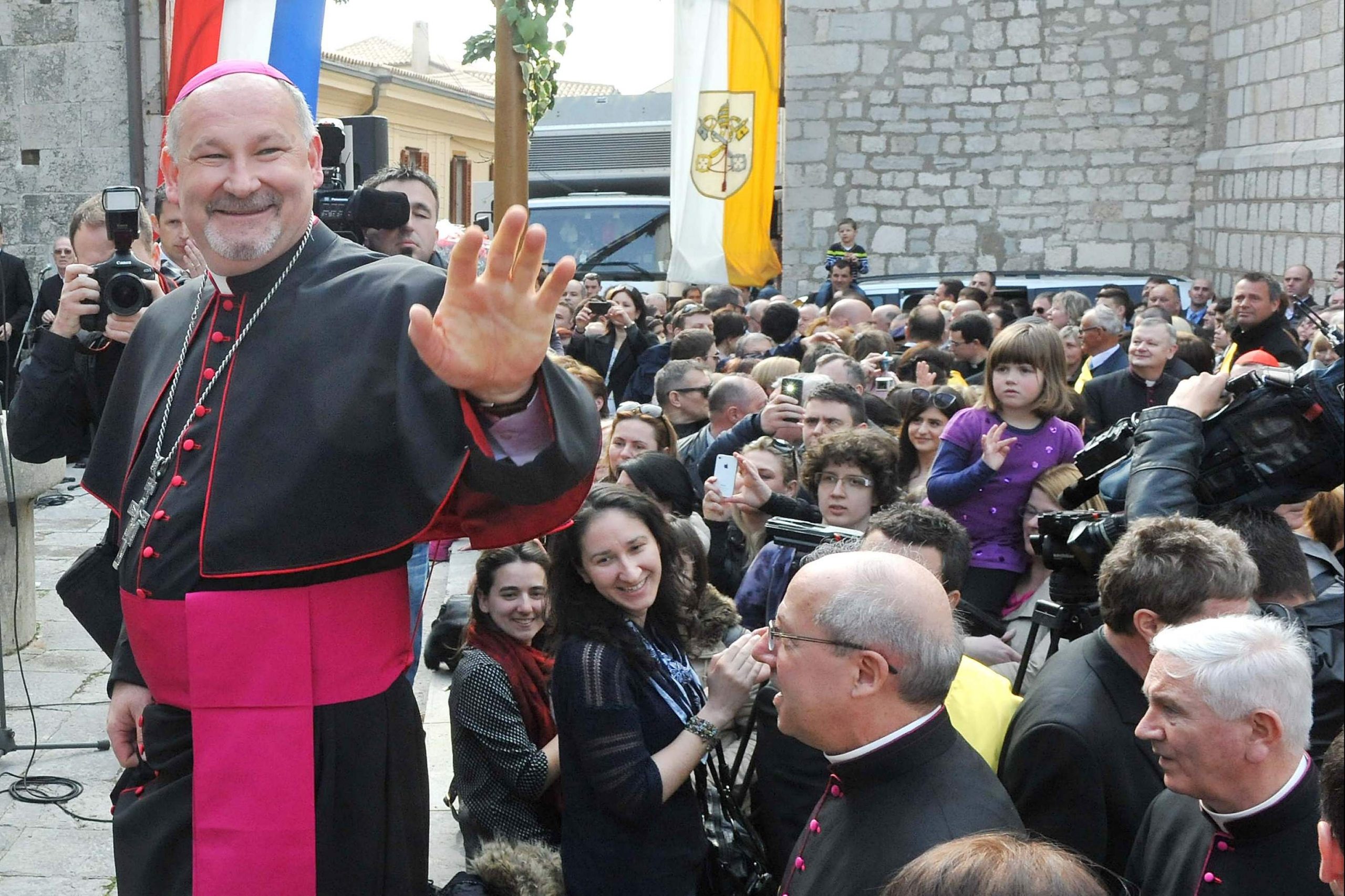 Fra Ivica Petanjak zaređen za krčkog biskupa pred više od tisuću ljudi
