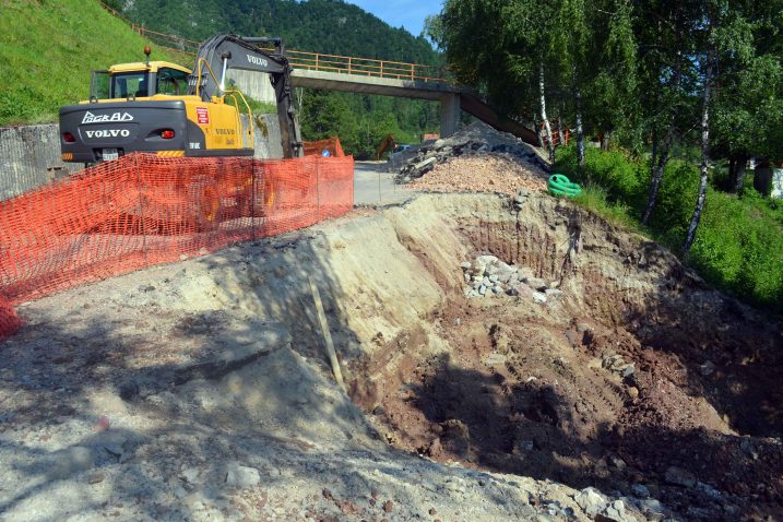 Radovi na klizištu kraj čabarskog groblja / snimio M. KRMPOTIĆ