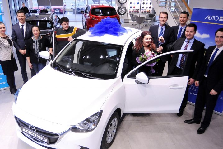 Ekipa Auto Hrvatske predala je ključeve mazde 2 dobitnici Martini Maričević / Foto Sergej DRECHSLER