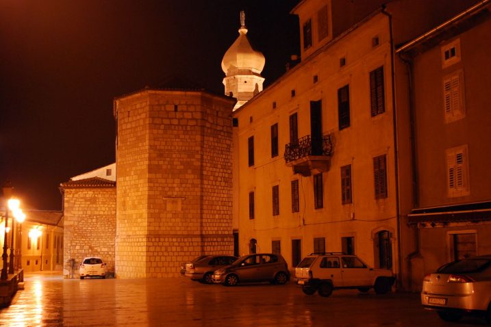 Zgrada na Trgu Kamplin ipak će biti rekonstruirana i transformirana u suvremeni, multimedijalni kulturni centar / Foto Mladen TRINAJSTIĆ