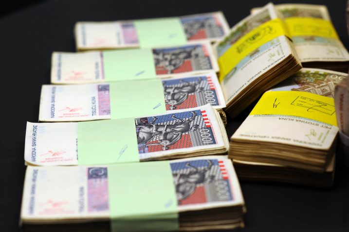 Oko 37 posto  kreditnog  portfelja  Erstea  je u kunama  / Snimio Damir ŠKOMRLJ