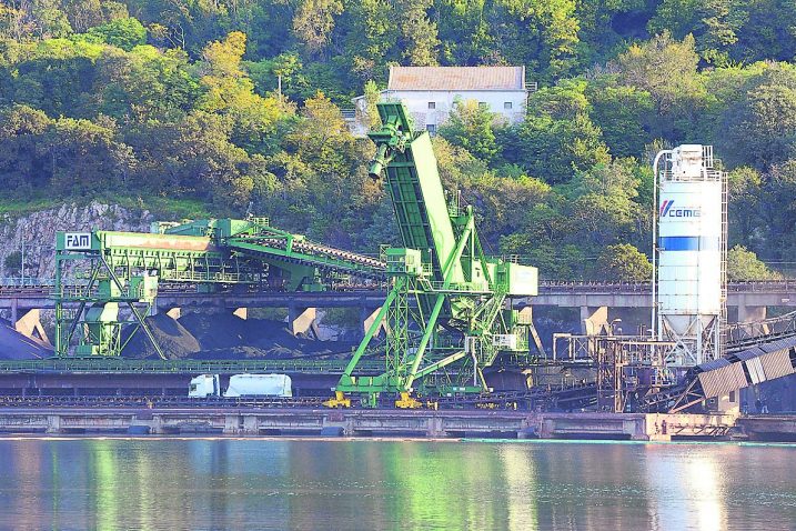 Terminal za rasuti teret Bakar i dalje ugljenom prašinom sustavno zagađuje grad / Foto S. DRECHSLER