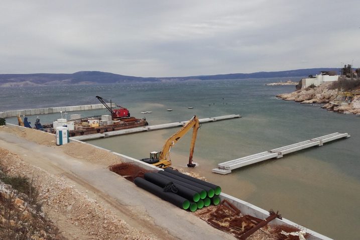 Naziru se obrisi buduće marine u uvali Moruskva /Snimio Anto RAVLIĆ
