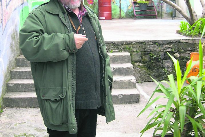 Marko Brecelj u dvorištu koparskog Omladinskog, kulturnog, multimedijskog i međugeneracijskog centra / Foto: D. ROMAC