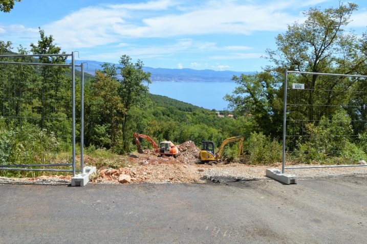 S gradilišta tvrtke u vlasništvu Dajne Dujmić pruža se lijep pogled na Kvarnerski zaljev / Arhiva NL