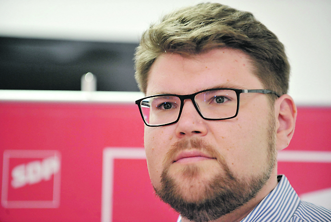 Grbin je istaknuo da je premijer jučer doveo glavnog državnog odvjetnika u neodrživu situaciju te se ponio kao istražitelj, sudac i tiranin koji nalaže Državnom odvjetništvu što da radi / Snimio Sergej DRECHSLER / NL arhiva