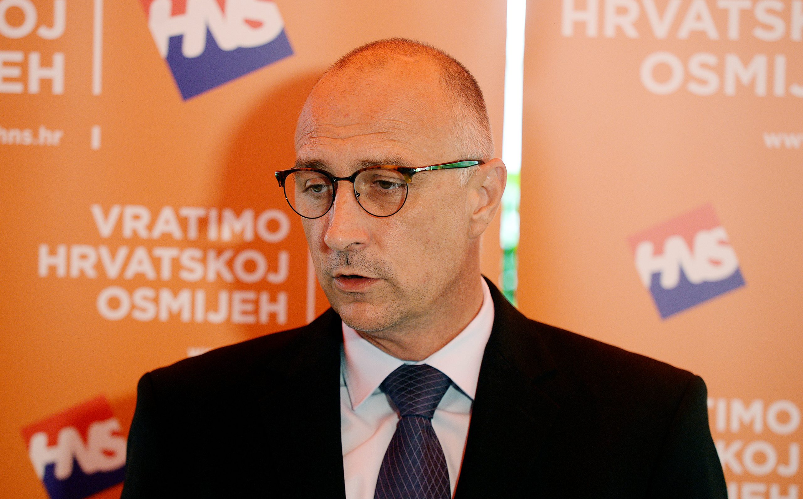 HNS I HDZ VIJEĆAJU Vrdoljak na rubu provalije, Kalmeta hvali HNSovce