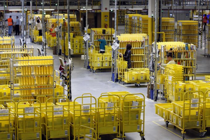 Amazonov dostavni centar u Augsburgu / Reuters