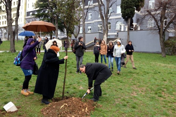 Barunica Lucrezia De Domizio Durini i Damir Stojnić zasadili su drvo kao hommage Josephu Beuysu