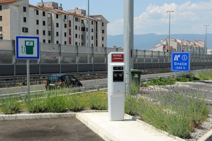 Trideset punionica za električna vozila na hrvatskim autocestama do kraja 2020. / Foto Silvano JEŽINA