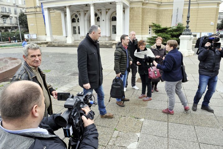 Pred HNK stigli samo novinari / Foto S. Ježina