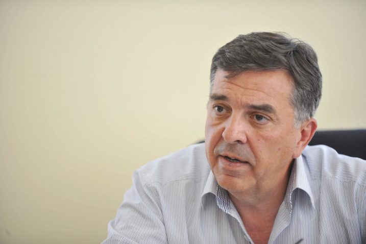 Dignuo ruku za rebalans, Vlada dobila 79. glas – Tulio Demetlika  / Snimio Sergej DRECHSLER