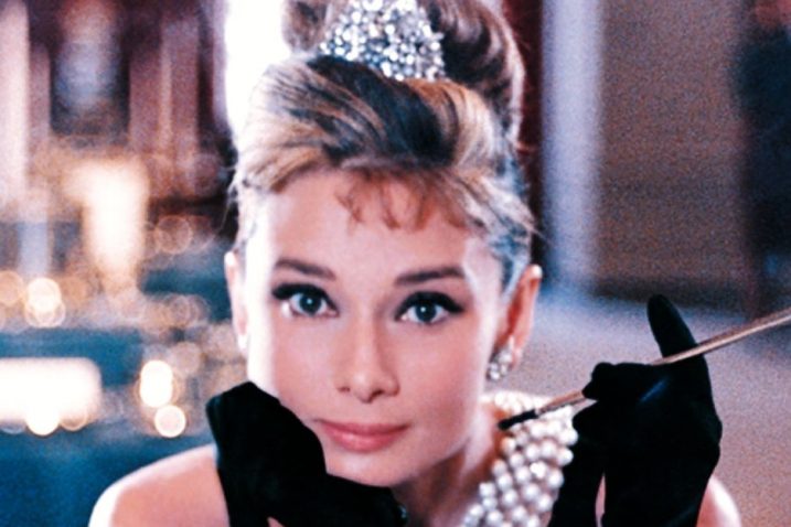 Istoimeni film snimljen je 1961. godine u režiji Blakea Edwardsa, a Holly je vrlo uspješno utjelovila Audrey Hepburn