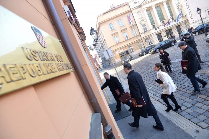 Organizacije civilnog društva za obranu nerođenog života okupljene u inicijativu ProLife predale su u ponedjeljak Ustavnom sudu dopunu originalne tužbe koju je Hrvatski pokret za život i obitelj toj instituciji predao 1991. u vezi sa Zakonom o zdravstvenim mjerama za ostvarivanje prava na slobodno odlučivanje o rađanju djece / Foto Marko Lukunic/PIXSELL