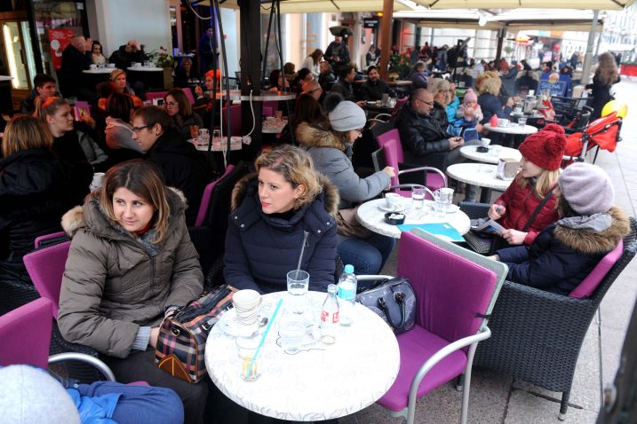 Cijene više, kafići ipak puni – Corso na riječkom Korzu / Foto Marko GRACIN