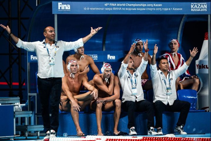 Ivica Tucak, Pero Kuterovac i Ivan Asić na klupi hrvatskih vaterpolista / Foto www.kazan2015.com